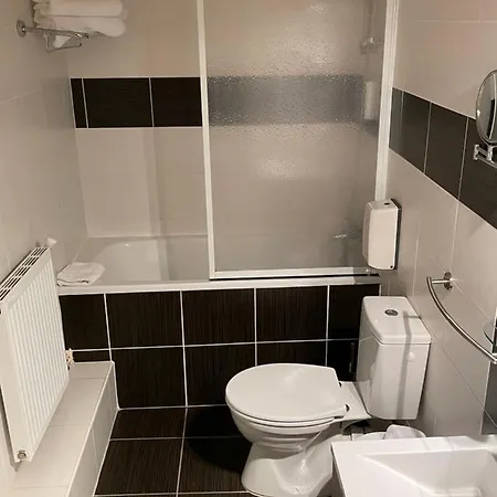 H\u00f4tel Des Platanes Villeneuve-sur-Lot