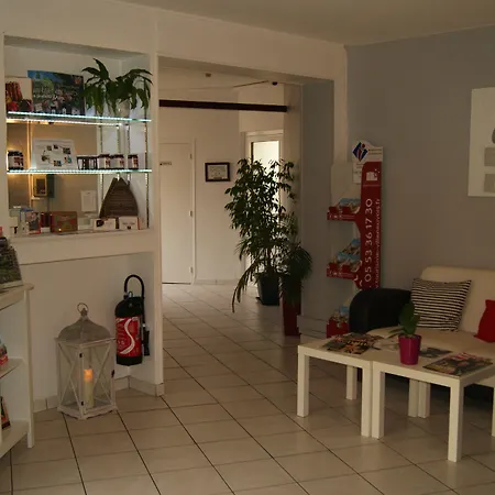 מלון Contact Hotel Les Platanes - Clim Mobile En Option וילנב-סור-לו