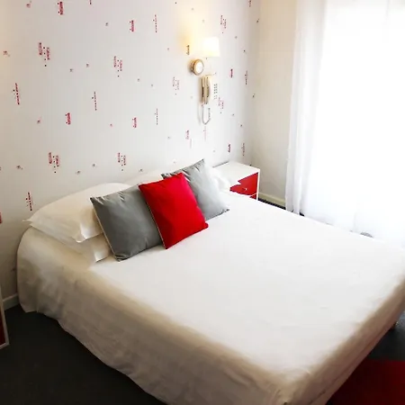 Contact Hotel Les Platanes - Clim Mobile En Option מלון