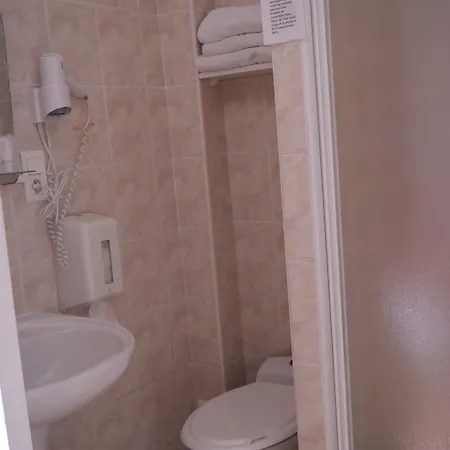 Ξενοδοχείο Contact Les Platanes Sur Lot Centre 2*