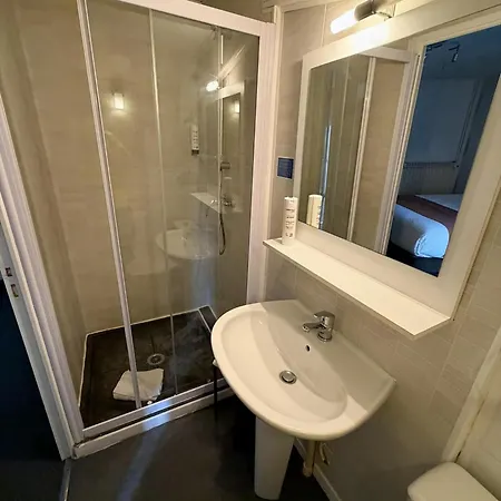 מלון Contact Hotel Les Platanes - Clim Mobile En Option