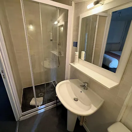 Hotel Contact Hotel Les Platanes Villeneuve Sur Lot Centre Villeneuve-sur-Lot