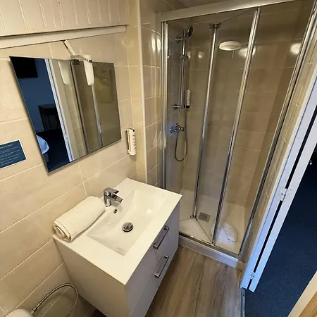 Contact Hotel Les Platanes Villeneuve Sur Lot Centre Villeneuve-sur-Lot