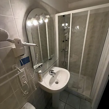 Contact Hotel Les Platanes Villeneuve Sur Lot Centre Hotel 2*
