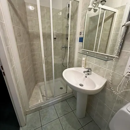 Contact Hotel Les Platanes Villeneuve Sur Lot Centre Hotel Villeneuve-sur-Lot