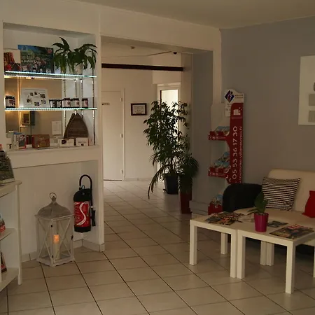 H\u00f4tel Des Platanes