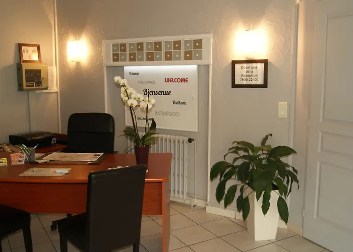 Contact Les Platanes Sur Lot Centre فندق 2*